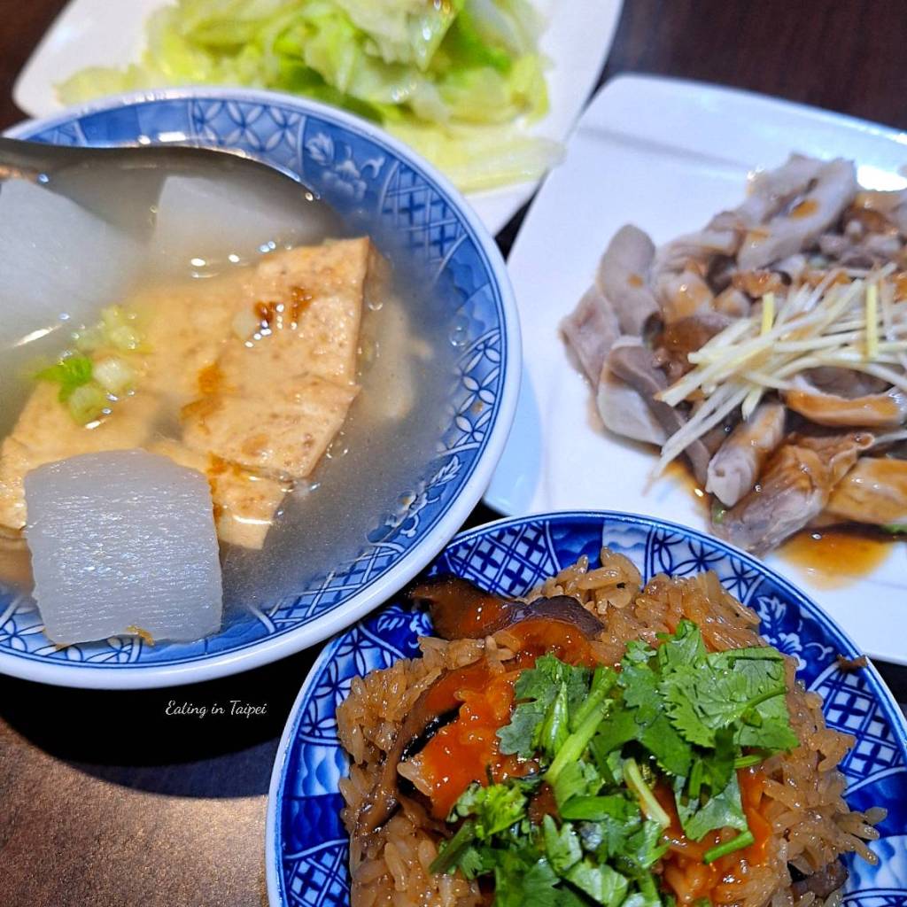 A Yue Zi Oily Rice table spread