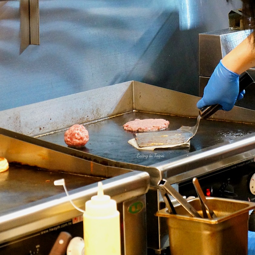 Chubby Burger smashing burger