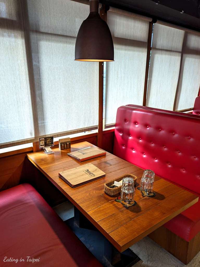 Eddys Cantina inside 2