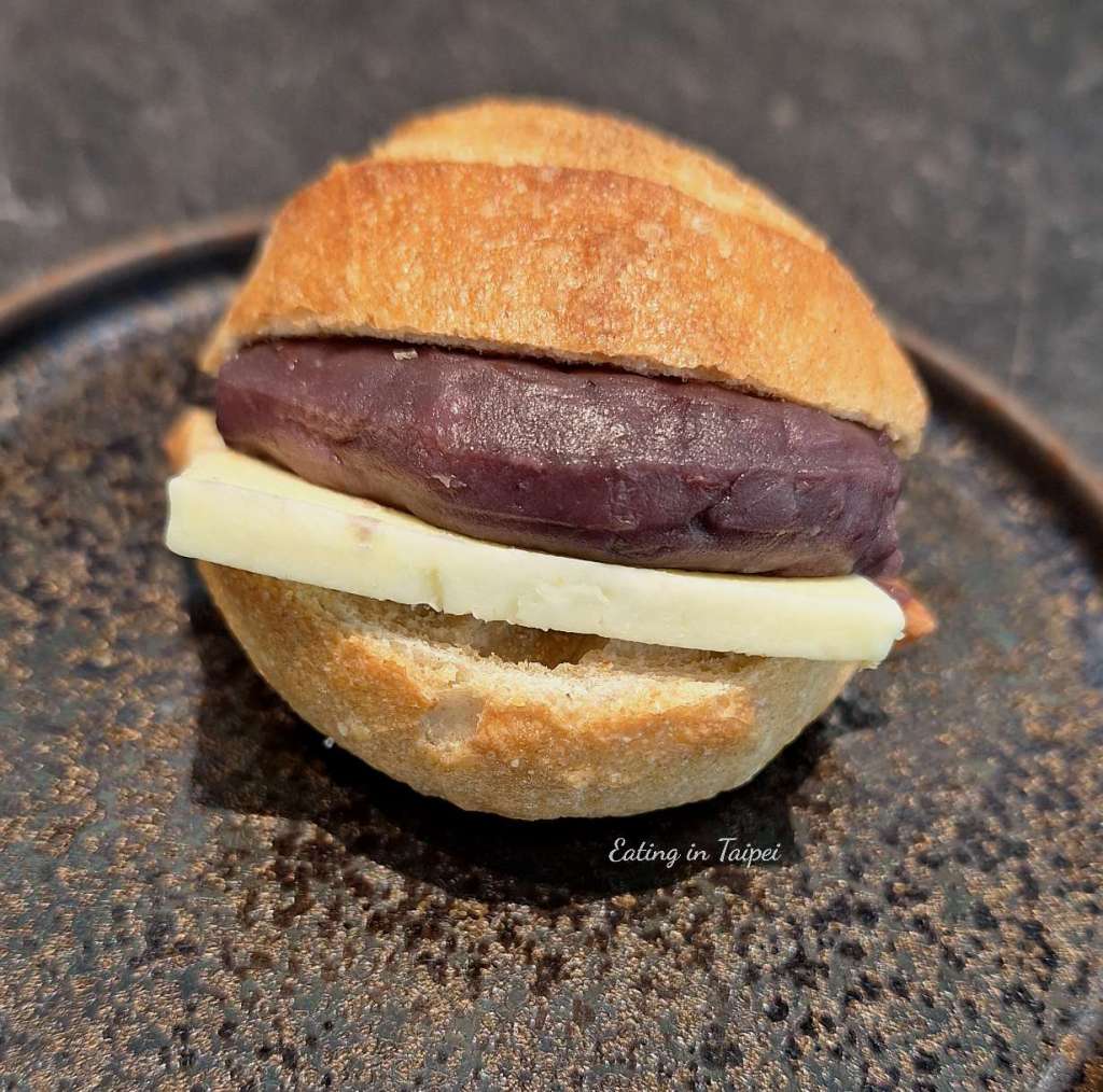 Moon baking studio red bean bun
