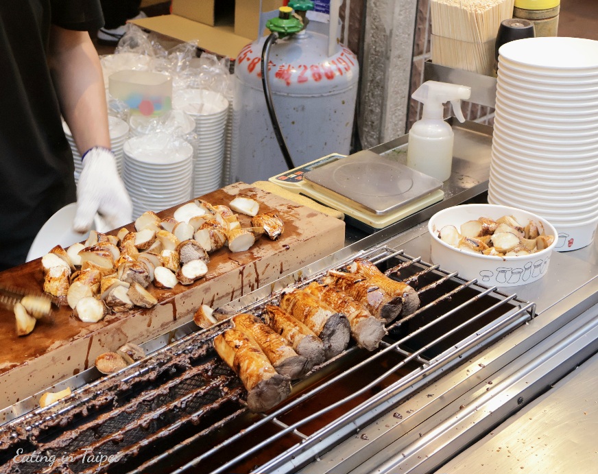 Shilin Night Market bbq mushroom 3
