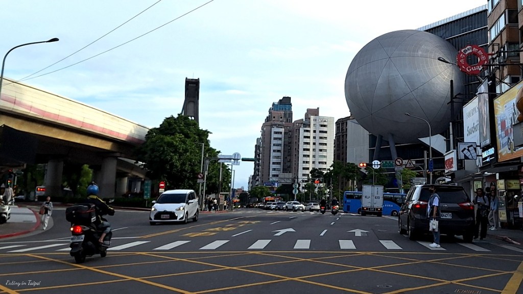 Shilin night market mrt