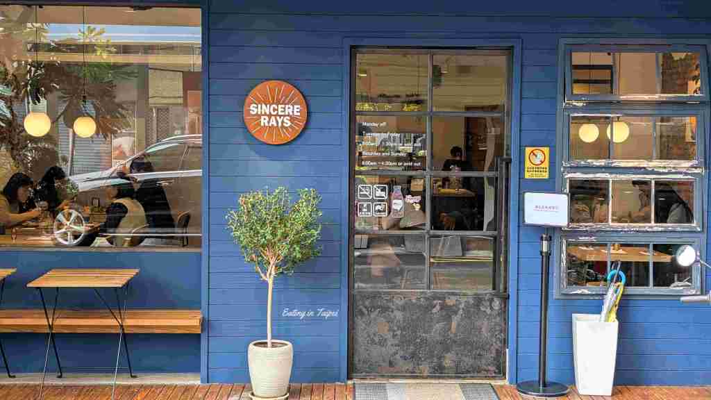 Sincere Rays outside